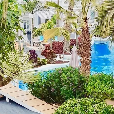 Amazing Beachfront, Pool And Terrace Apartment *
